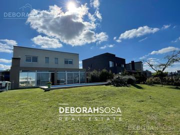 Casa en venta 5 ambientes a la laguna pileta en Barrio El Cantón Escobar