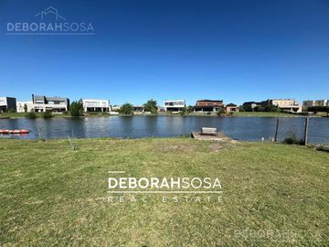 Casa en venta 5 ambientes a la laguna pileta en Barrio El Cantón Escobar
