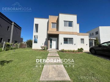 Casa en venta 5 ambientes a la laguna pileta en Barrio El Cantón Escobar