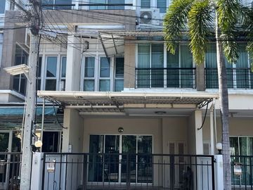 3 Bedroom Townhouse for sale at Vista Park Viphavadi
