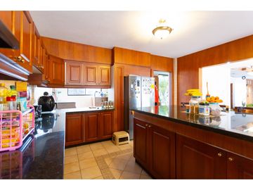 Alangasí, Casa en Venta, 970.13m2, 4 Habitaciones