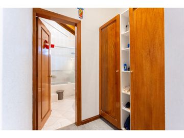 Alangasí, Casa en Venta, 970.13m2, 4 Habitaciones