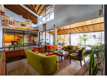 Alangasí, Casa en Venta, 970.13m2, 4 Habitaciones
