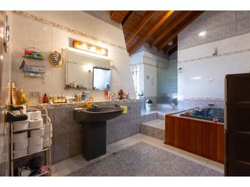 Alangasí, Casa en Venta, 970.13m2, 4 Habitaciones