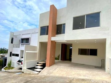 CASA NUEVA EN ZONA DORADA DELICIAS
