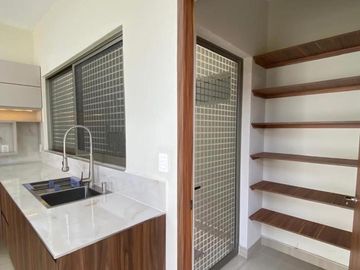CASA NUEVA EN ZONA DORADA DELICIAS