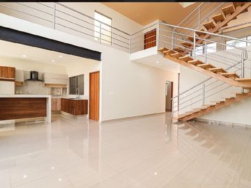 CASA NUEVA EN ZONA DORADA DELICIAS