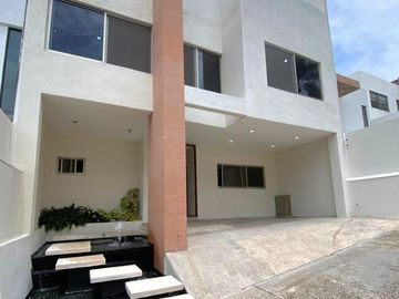CASA NUEVA EN ZONA DORADA DELICIAS