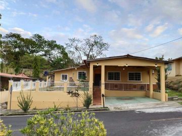 VENDO CASA EN ARRAIJAN JUAN DEMOTENES PH LAS VILLA LA PALMERA 4R