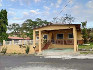 VENDO CASA EN ARRAIJAN JUAN DEMOTENES PH LAS VILLA LA PALMERA 4R