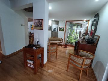 Vendo hermosa casa La Reina Alta