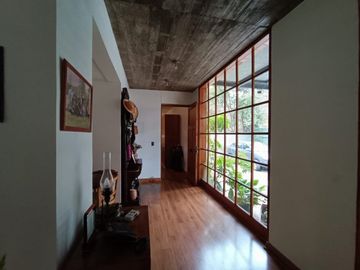 Vendo hermosa casa La Reina Alta