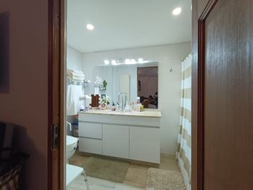 Vendo hermosa casa La Reina Alta