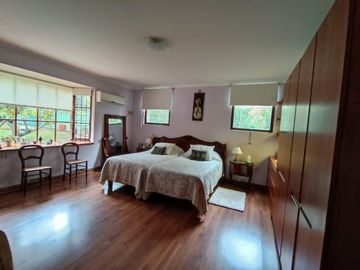 Vendo hermosa casa La Reina Alta