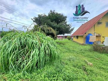 VENDO CASA DE SEGUNDA CON TERRENO VOLCAN