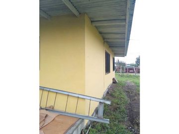 VENDO CASA DE SEGUNDA CON TERRENO VOLCAN