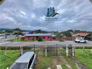 VENDO CASA DE SEGUNDA CON TERRENO VOLCAN