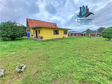 VENDO CASA DE SEGUNDA CON TERRENO VOLCAN
