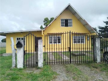 VENDO CASA DE SEGUNDA CON TERRENO VOLCAN