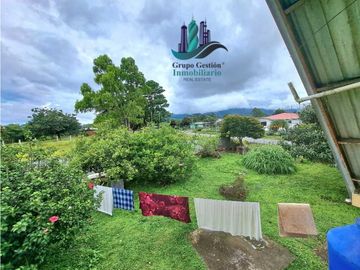 VENDO CASA DE SEGUNDA CON TERRENO VOLCAN