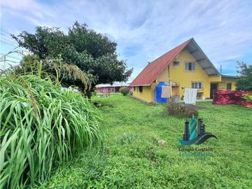 VENDO CASA DE SEGUNDA CON TERRENO VOLCAN