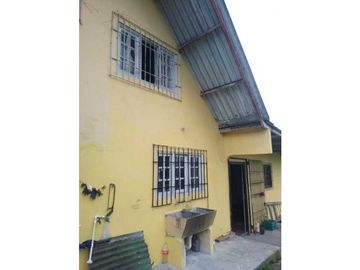 VENDO CASA DE SEGUNDA CON TERRENO VOLCAN