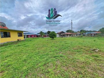VENDO CASA DE SEGUNDA CON TERRENO VOLCAN