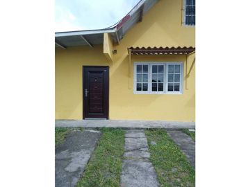 VENDO CASA DE SEGUNDA CON TERRENO VOLCAN