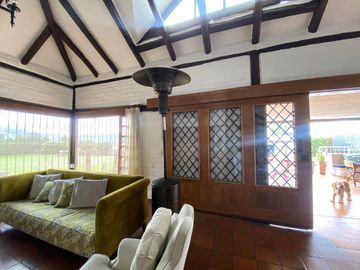Casa en Venta | con piscina y amplias áreas verdes | Pifo