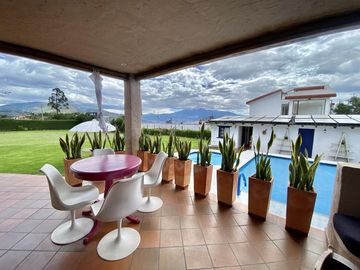 Casa en Venta | con piscina y amplias áreas verdes | Pifo