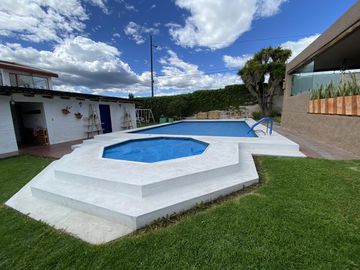 Casa en Venta | con piscina y amplias áreas verdes | Pifo