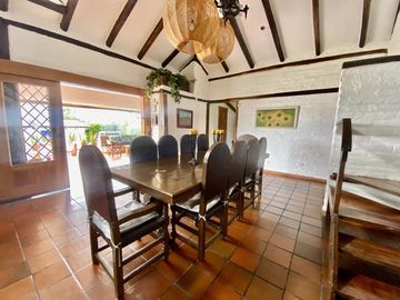 Casa en Venta | con piscina y amplias áreas verdes | Pifo