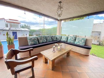 Casa en Venta | con piscina y amplias áreas verdes | Pifo