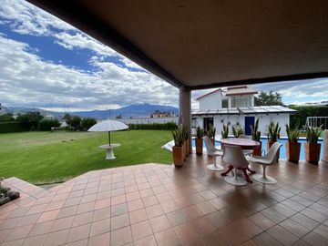 Casa en Venta | con piscina y amplias áreas verdes | Pifo