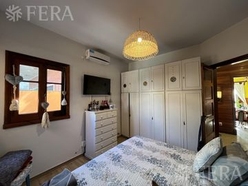 Venta de casa de 4 ambientes con cochera y quincho en Sarandi