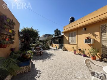 Venta de casa de 4 ambientes con cochera y quincho en Sarandi