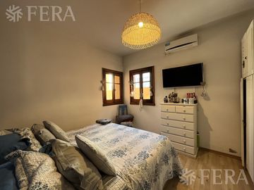 Venta de casa de 4 ambientes con cochera y quincho en Sarandi