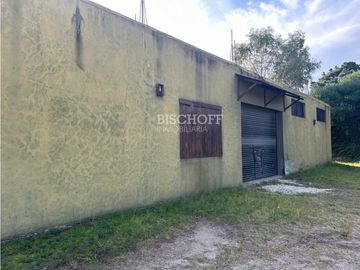 VENTA DE GALPON EN AMPLIO TERRENO