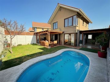 Casa en Venta en Condominio Altos del Carmen!
