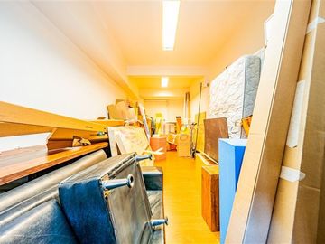 Oficina en Venta en Centro Cívico - Excelente y Amplia Oficina Frente a La Moneda