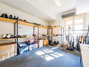 Oficina en Venta en Centro Cívico - Excelente y Amplia Oficina Frente a La Moneda