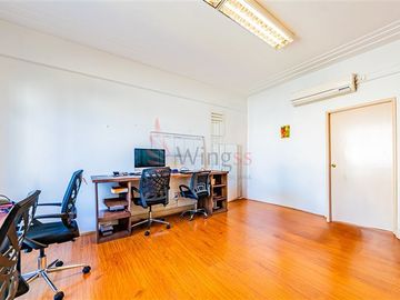 Oficina en Venta en Centro Cívico - Excelente y Amplia Oficina Frente a La Moneda
