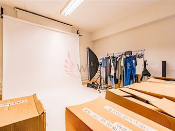 Oficina en Venta en Centro Cívico - Excelente y Amplia Oficina Frente a La Moneda