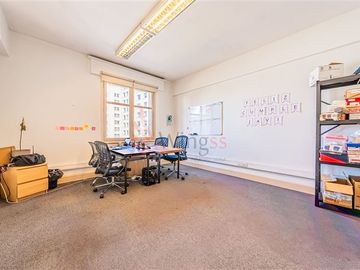 Oficina en Venta en Centro Cívico - Excelente y Amplia Oficina Frente a La Moneda