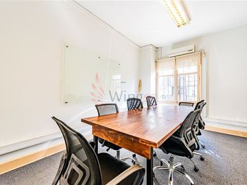 Oficina en Venta en Centro Cívico - Excelente y Amplia Oficina Frente a La Moneda