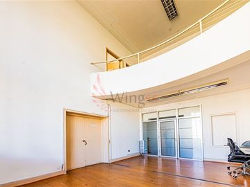 Oficina en Venta en Centro Cívico - Excelente y Amplia Oficina Frente a La Moneda