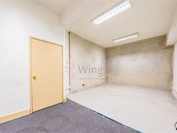 Oficina en Venta en Centro Cívico - Excelente y Amplia Oficina Frente a La Moneda