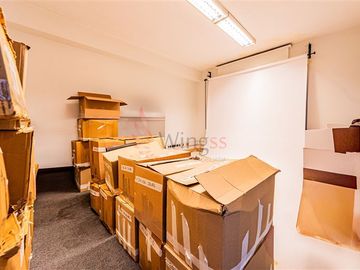 Oficina en Venta en Centro Cívico - Excelente y Amplia Oficina Frente a La Moneda