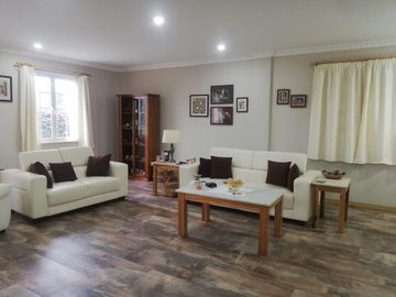 Venta Casa Estilo Inglesa en Manglaralto y 1 Hectárea de terreno