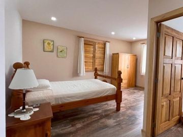 Venta Casa Estilo Inglesa en Manglaralto y 1 Hectárea de terreno